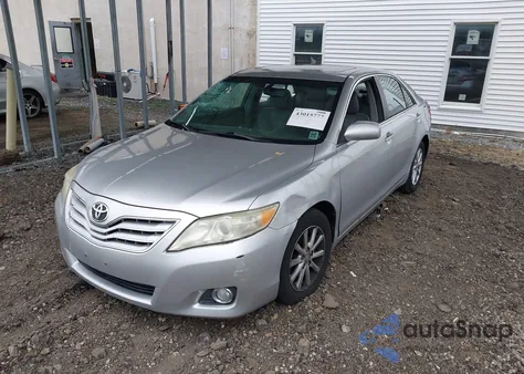 2011 Toyota Camry Xle z USA, uszkodzony, nr VIN 4T1BF3EK2BU196856
